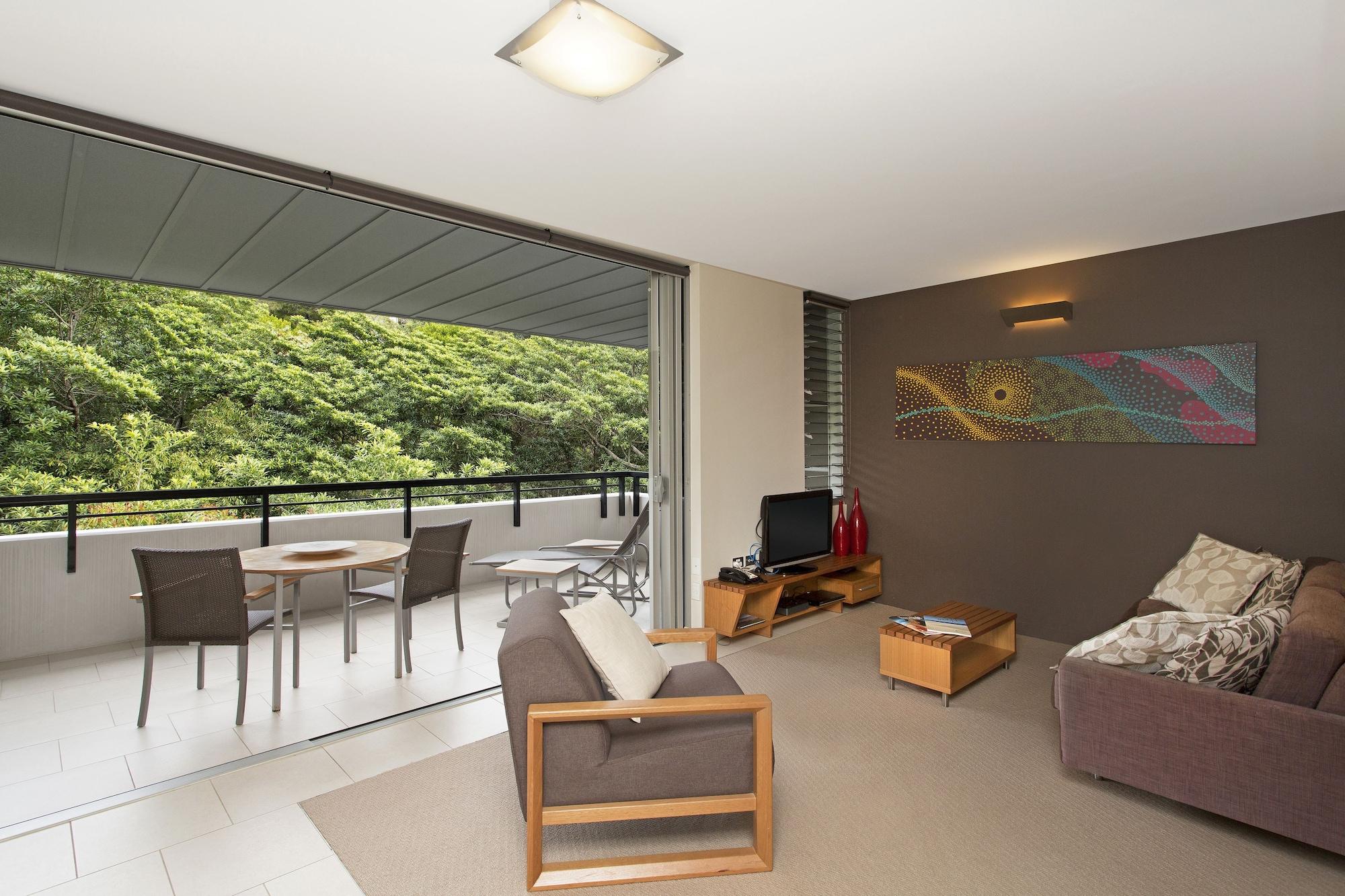 Peppers Noosa Resort And Villas Zewnętrze zdjęcie A living room with a balcony