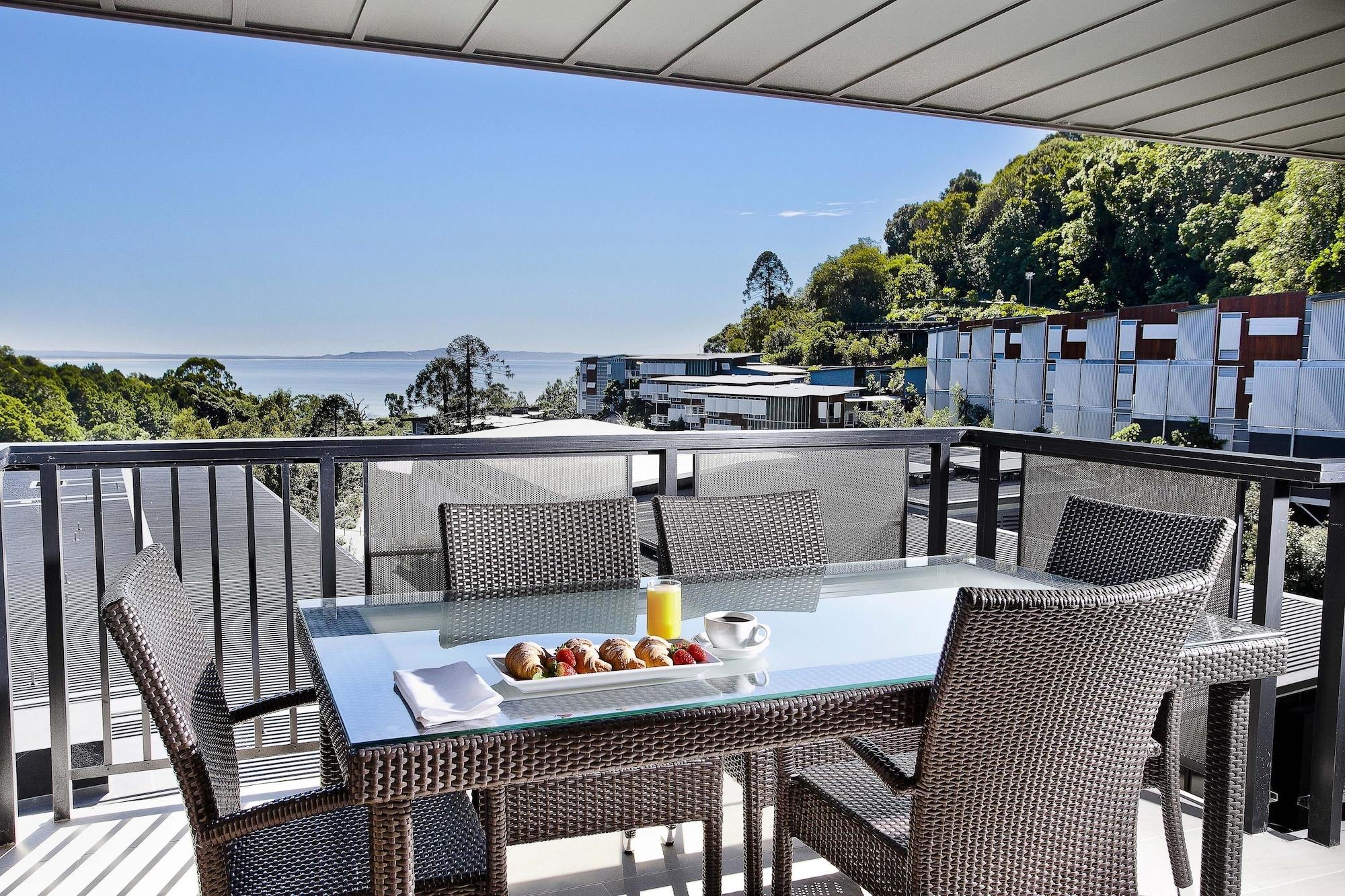 Peppers Noosa Resort And Villas Zewnętrze zdjęcie A balcony with a retractable awning